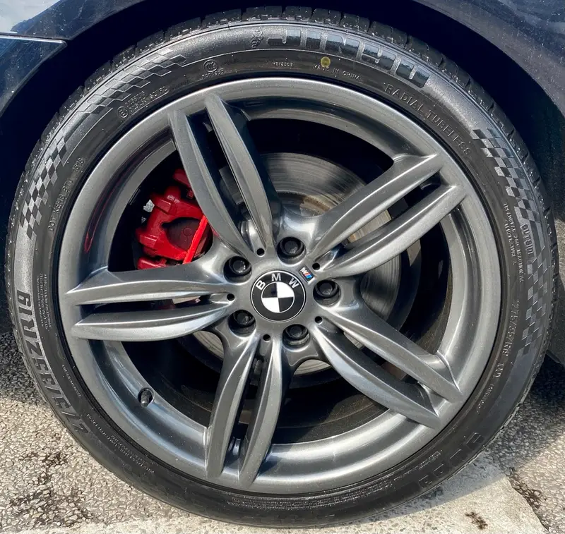 Kerbed alloy wheel restored to a factory finish by Dimonty Alloys