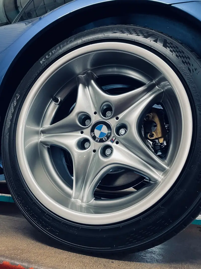 Custom colour alloy wheel refurbishment by Dimonty Alloys