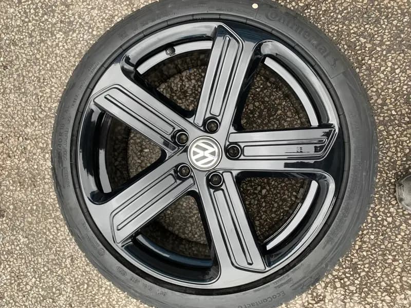 Kerbed alloy wheel restored to a factory finish by Dimonty Alloys
